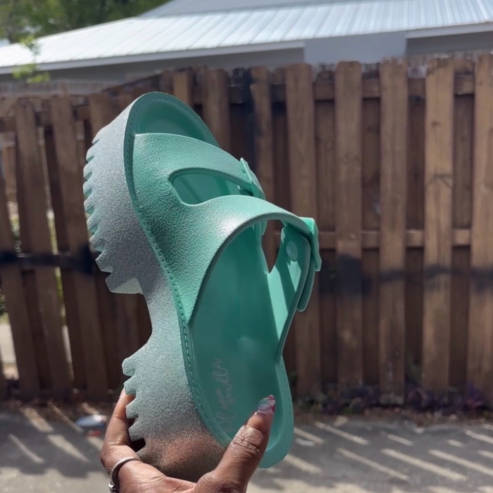 JUST IN TIME FOR SPRING‼️ 
Turquoise platform sandals!